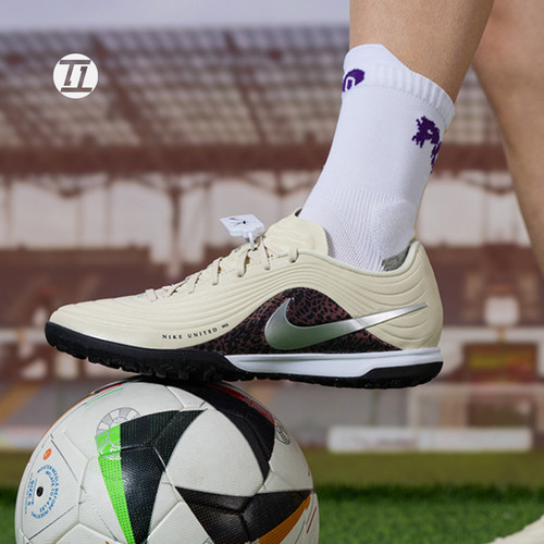 耐克传奇11TF碎钉足球鞋