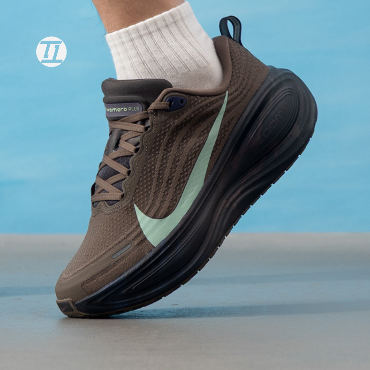 耐克男鞋2026夏季新款VOMERO PLUS户外轻便运动休闲跑步鞋IR7550