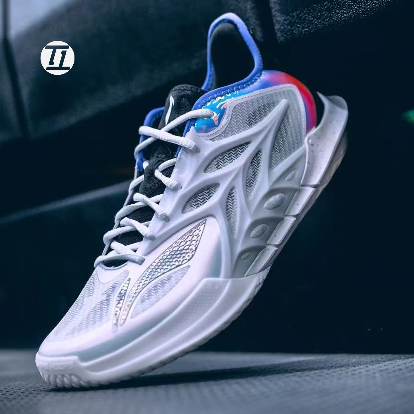 李宁闪击12男子篮球鞋