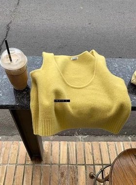 多巴胺黄色U领针织马甲女秋冬软糯叠穿大领口毛衣背心上衣高级感