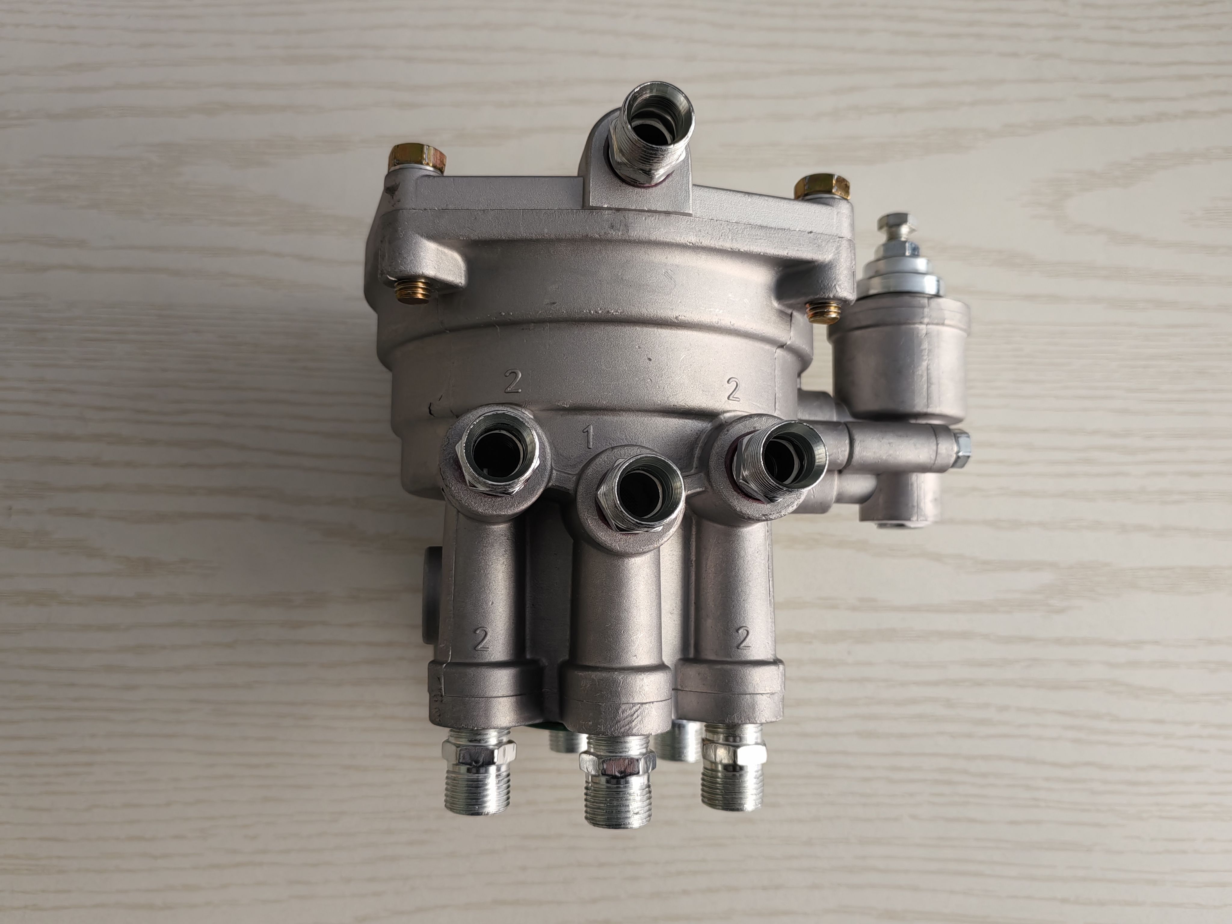 适用于半挂车三桥继动阀