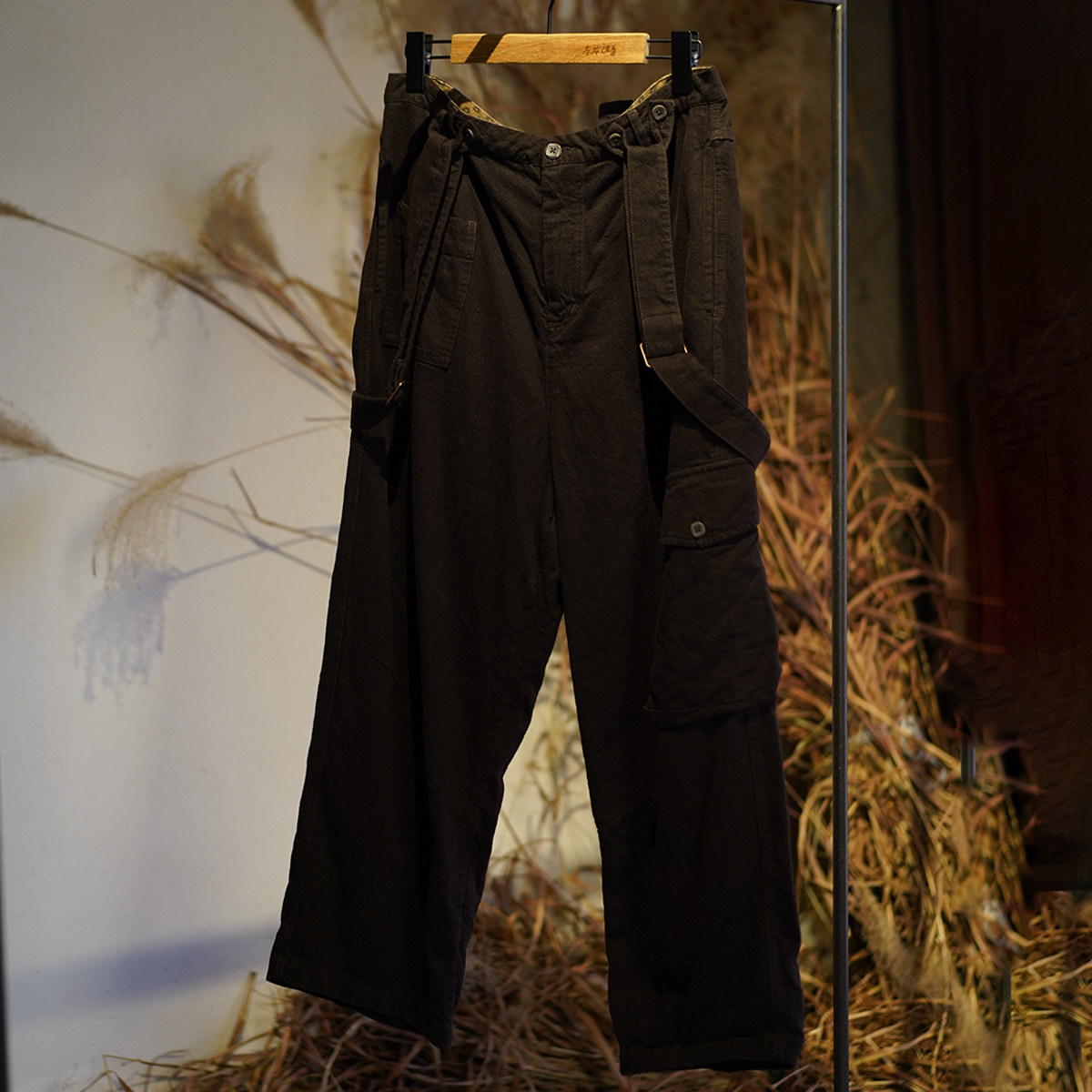 布衣分享k13313 几见 复古做旧深咖背带裤