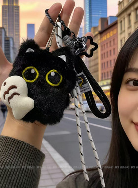 爆款小黑猫抱小鱼可爱大眼毛绒玩偶情侣包挂件创意小黑猫钥匙扣