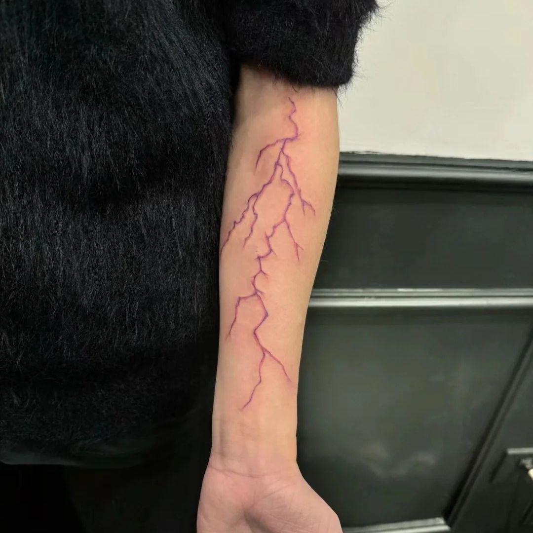 万圣节紫色闪电彩色纹身贴血管裂痕炫酷小众手臂防水持久ins风