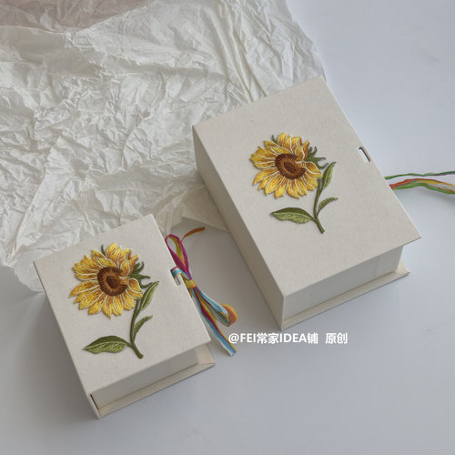 教师节向日葵刺绣磁吸润唇膏礼盒