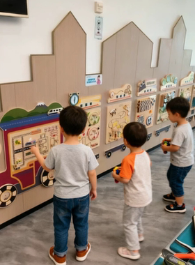 火车造型墙面玩具幼儿园实木走廊互动游戏儿童科学认知老年人磁铁