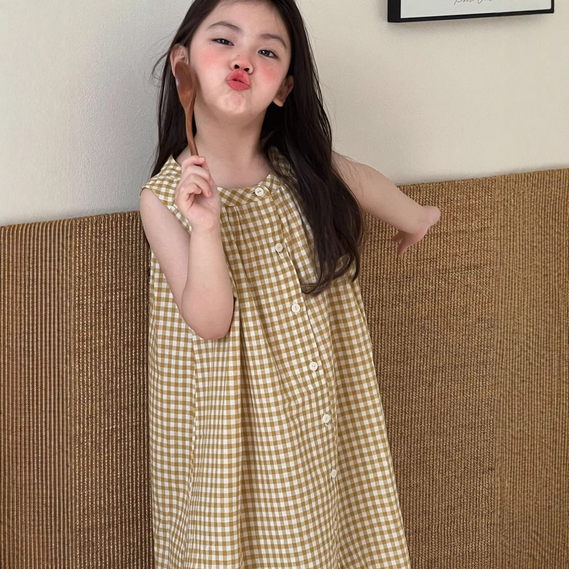 韩版女童连衣裙2026春夏季儿童小清新格子棉麻背心裙森系长裙