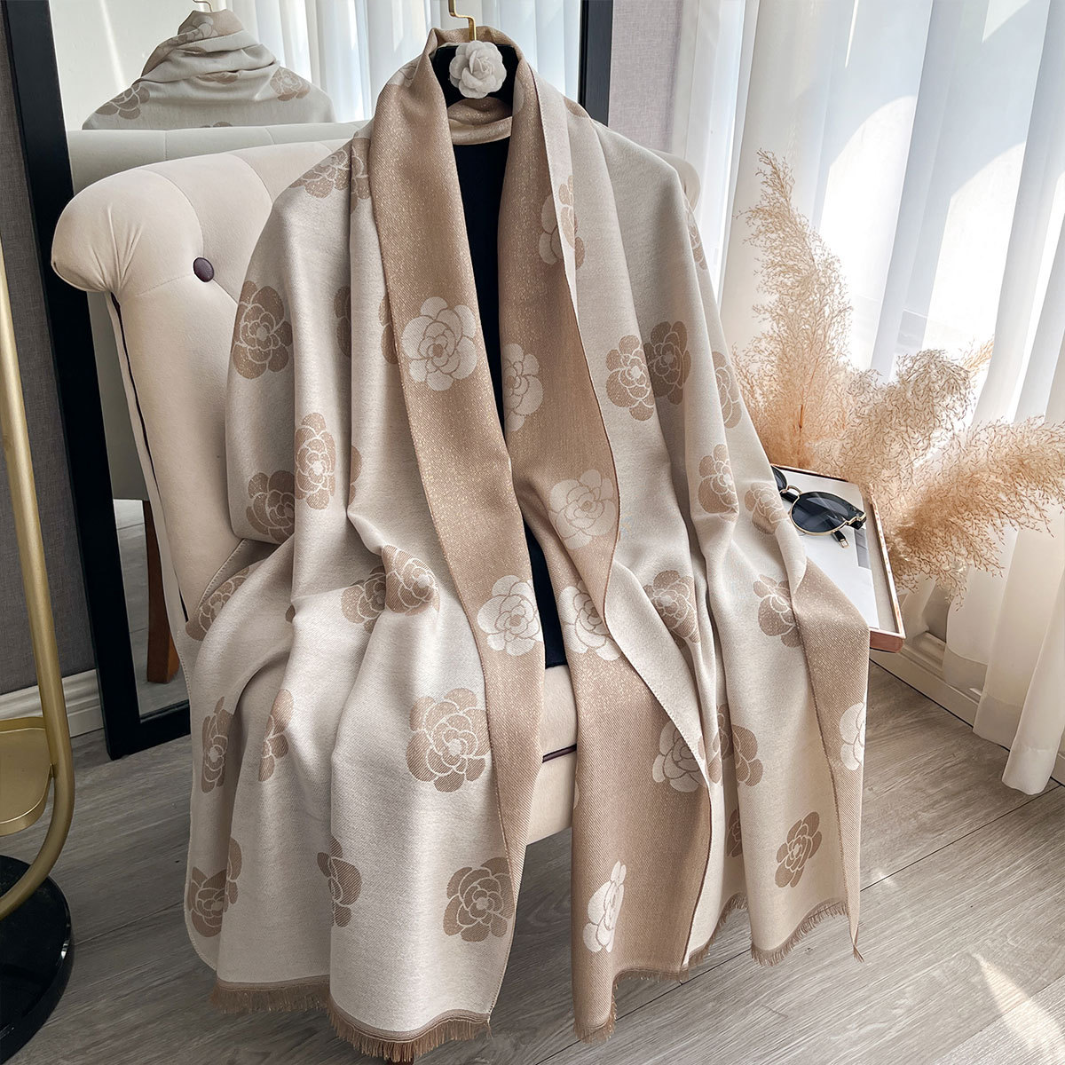 亚马逊爆款高级感仿真丝女士防晒围巾薄款丝巾山茶花金银丝围巾