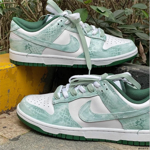 球鞋定制 Nike Dunk Low 森林之子国风渐变白绿复古低帮男女板鞋