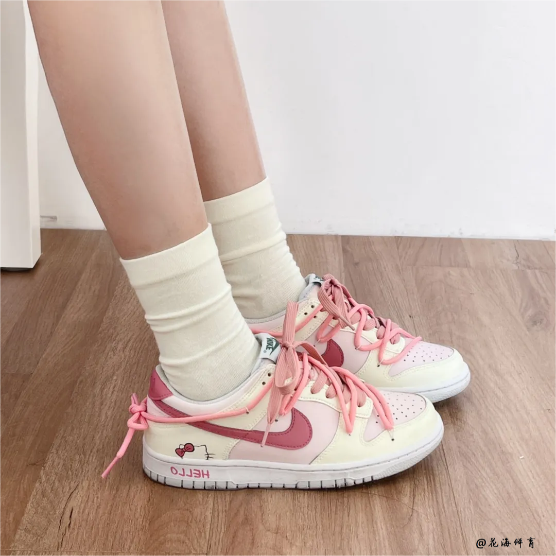 球鞋定制 Nike Dunk Low 凯蒂喵喵可爱少女心低帮粉色女款板鞋