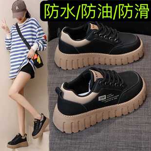 踩屎感全黑色工作鞋女款春季皮面防水防滑厨房专用上班休闲运动鞋