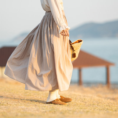 古苔白色自由阔腿裙裤女旅行穿搭