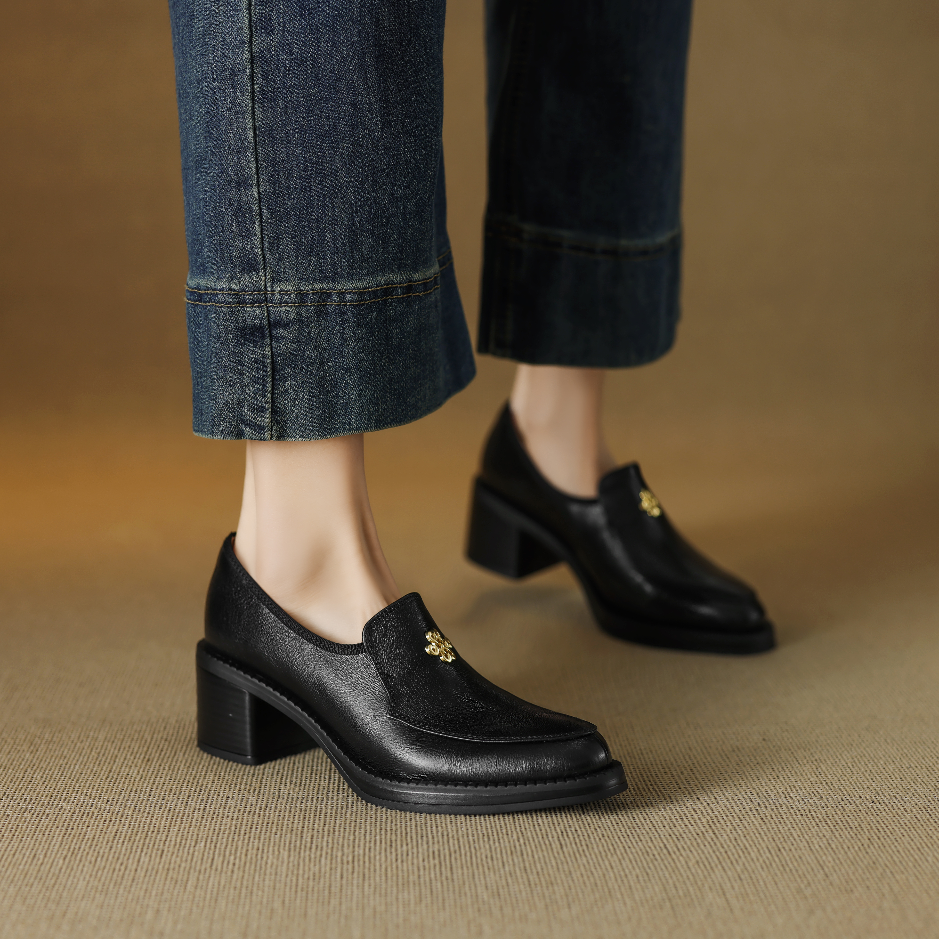 真皮老钱风一脚蹬尖头乐福鞋