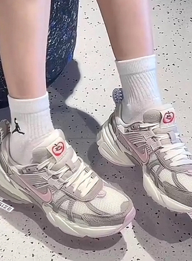 向往体育Nike/耐克V2K Run女子做旧复古经典老爹鞋HV5997-161