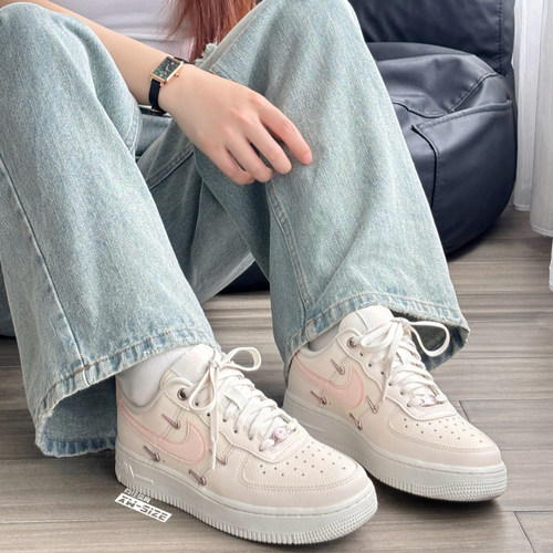 Nike四勾系带女子板鞋低帮