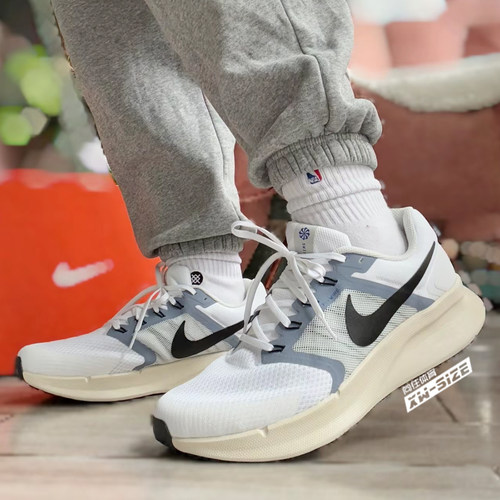 Nike男子运动鞋RunSwift轻便透气