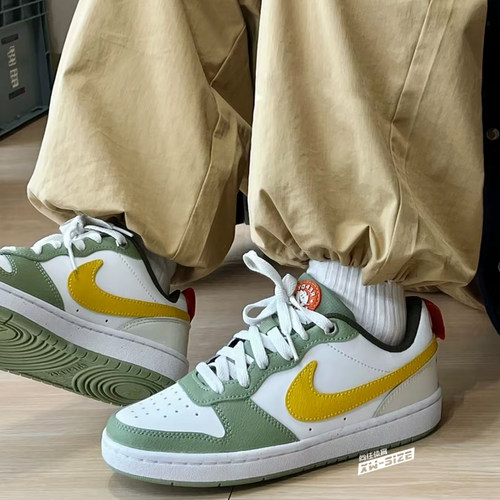 向往体育Nike/耐克Court Borough女子小Dunk休闲板鞋FV3648-171
