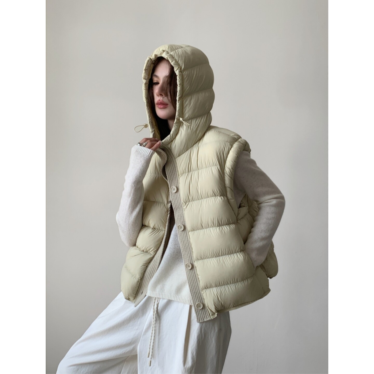 韩单针织泡芙连帽羽绒服马甲女短款宽松2026新款90白鸭绒背心加厚