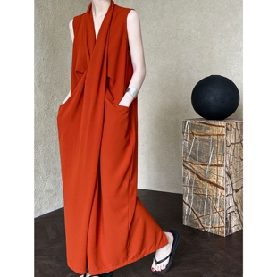 大女主高级设计感气质V领扭结收腰连衣裙2026新款 长裙 不规则无袖