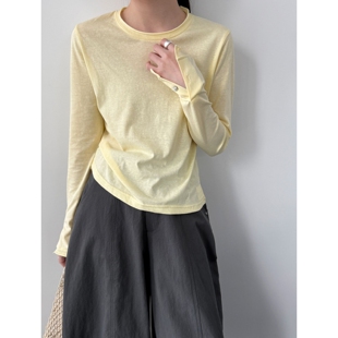 打底衫 正肩卷边圆领长袖 口纽扣T恤女2026春夏新款 淡人小设计感袖