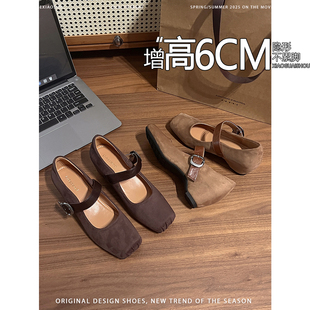 复古褶皱猪鼻子内增高玛丽珍鞋女2026新款绒面一字扣带芭蕾风单鞋