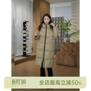 奢品线.橱窗鹅 AOMI 白鹅绒随性撞色包边羽绒服 HELA 邱莹莹