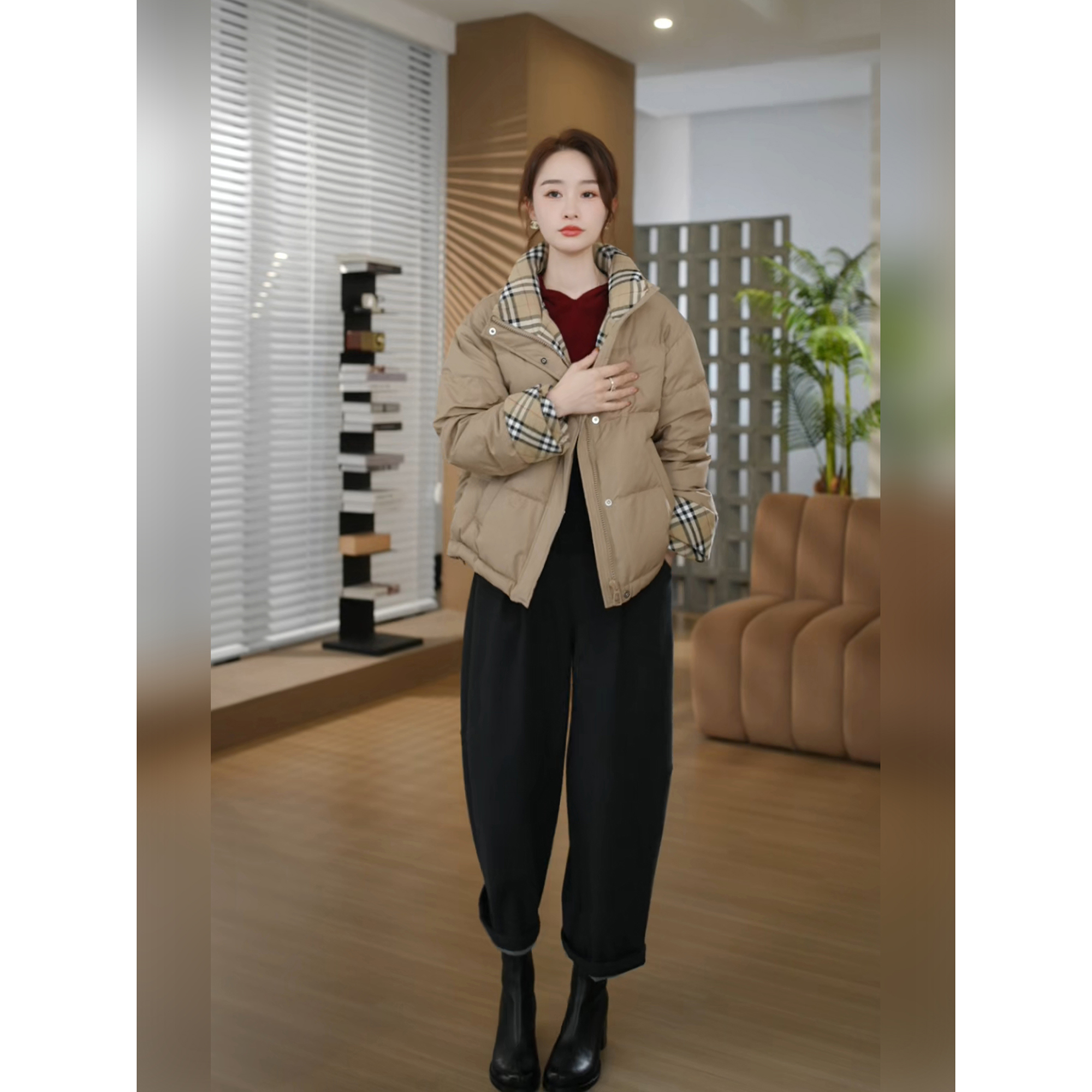 邱莹莹 HELA AOMI “格纹鹅绒.经典必入”90鹅绒柔软拼接羽绒服