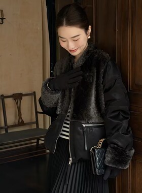 邱莹莹 HELA AOMI “拉贡拼鹅”白鹅绒铜氨丝57%羽绒服