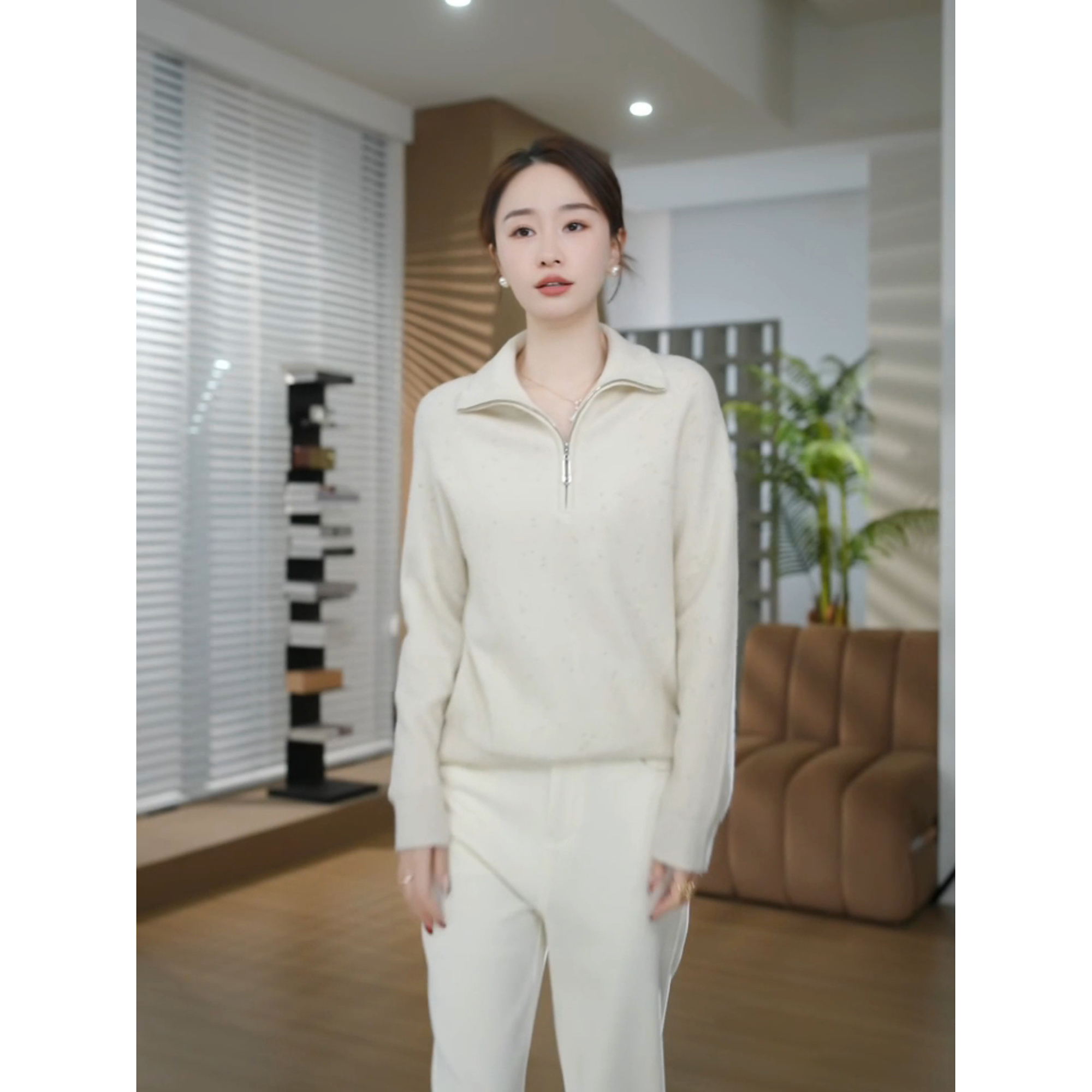 邱莹莹 HELA AOMI  “拉链毛衣”绵羊毛89.1%一线成衣无缝针织衫