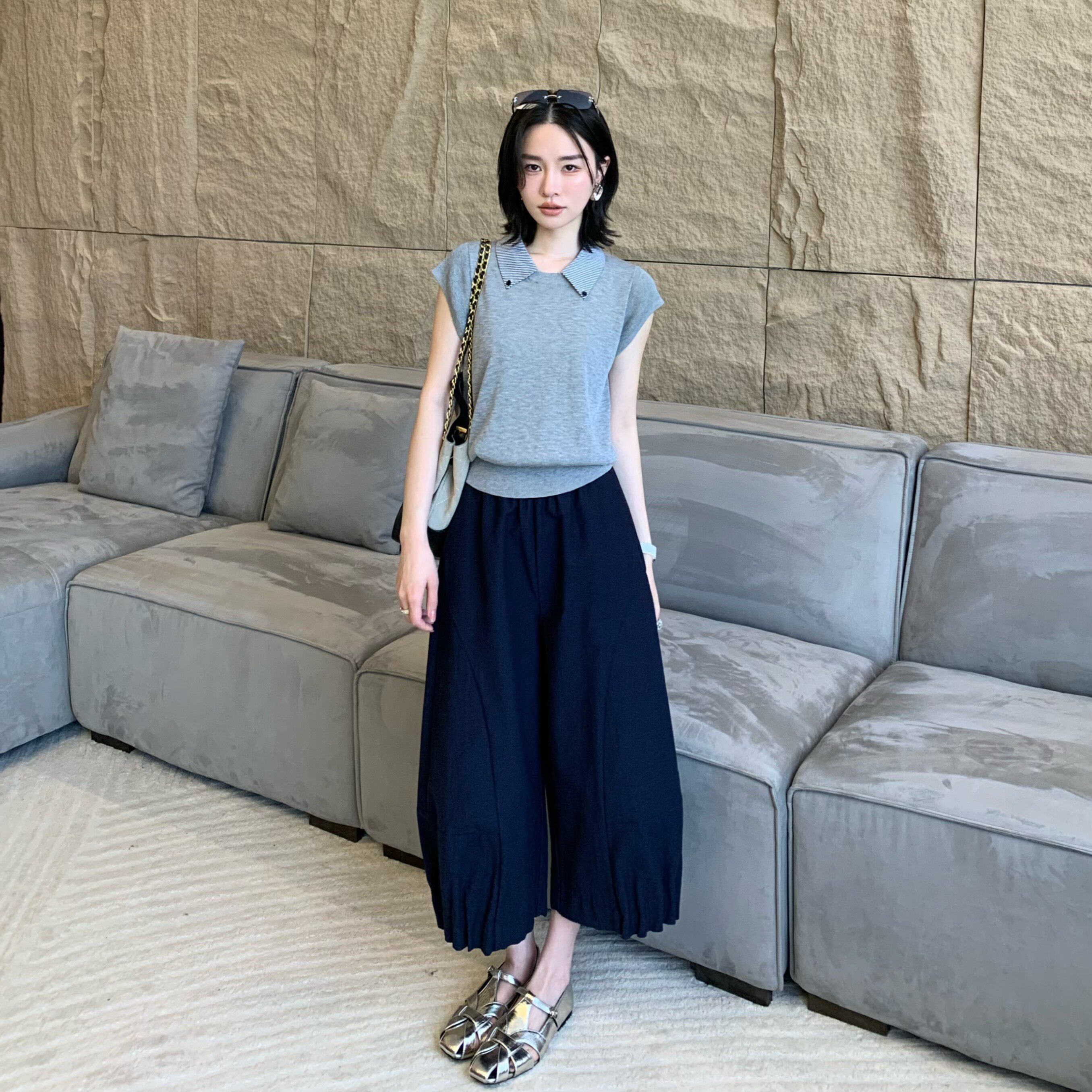 邱莹莹  "原单线·假两件纽扣POLO"收腰无袖拼接2026夏季针织衫女