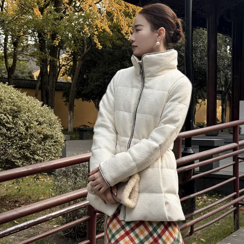 邱莹莹 HELA AOMI bc羊毛鹅“”白鹅绒+绵羊毛52.1%保暖羽绒服