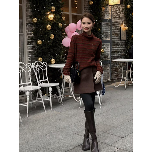 邱莹莹 HELA AOMI “霓虹糖条”绵羊毛56.1%+山羊绒高领针织衫