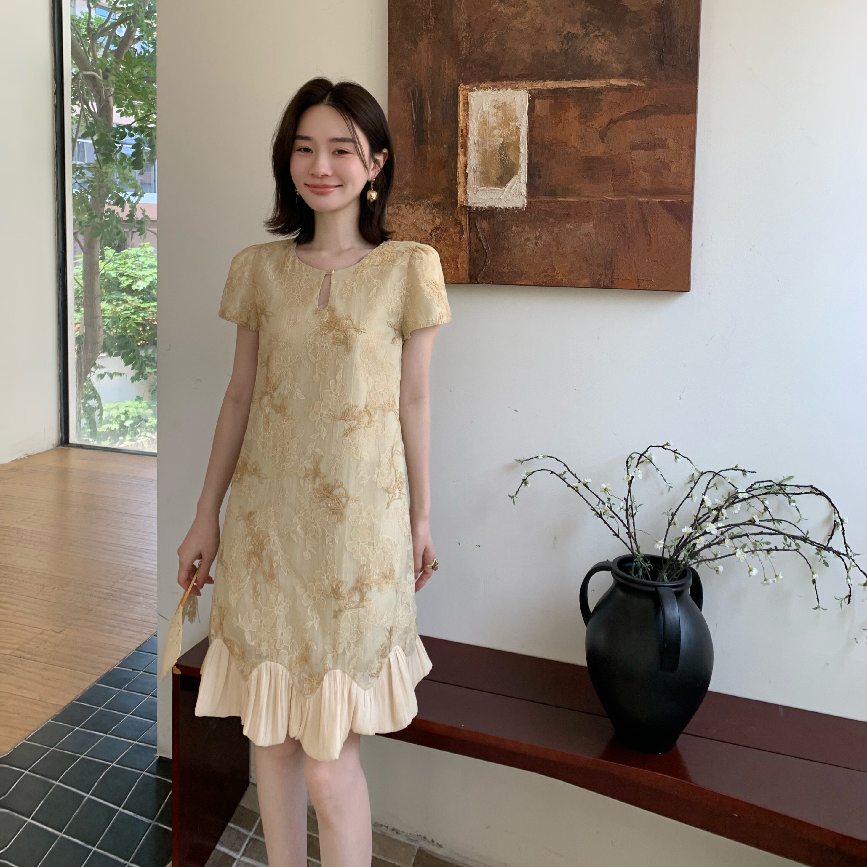 邱莹莹 原创-"海棠似锦"小V领花卉刺绣百褶拼接夏季新款连衣裙女