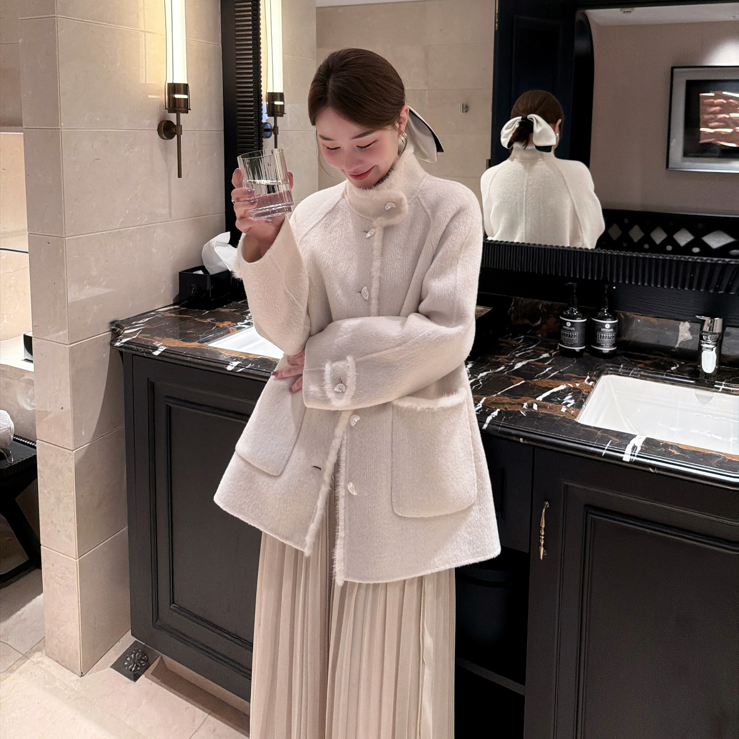 邱莹莹"月牙扣"绵羊毛桑蚕丝羊驼毛立领肌理中长款贝壳扣毛呢大衣