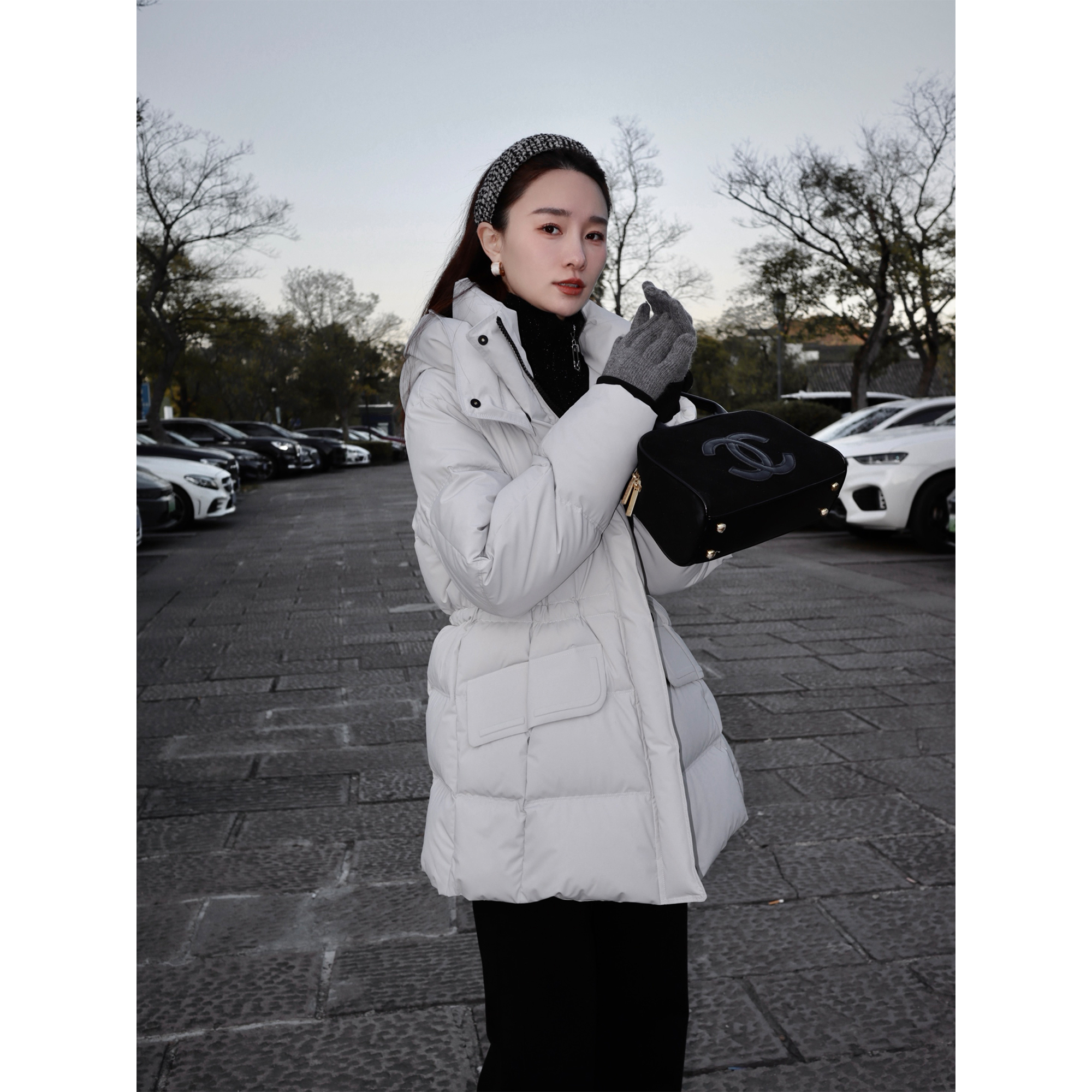 邱莹莹 HELA AOMI “波兰进口白鹅绒.高奢四面弹”羽绒服