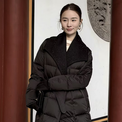 邱莹莹 HELA AOMI “轻奢鹅”90白鹅绒+桑蚕丝大翻领收腰羽绒服