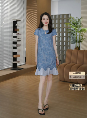 邱莹莹 HELA AOMI“蓝色妖姬”设计感重工拼接短袖清冷感连衣裙女
