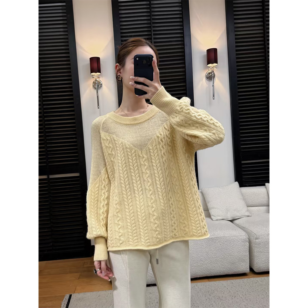 邱莹莹 HELA AOMI &ldquo;纸片麻花&rdquo;甜美减龄圆领毛衣设计感针织衫