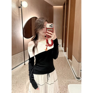 邱莹邱莹莹 HELAAOMI “优雅入骨”90%莱赛尔拼接一字肩翻折领T恤