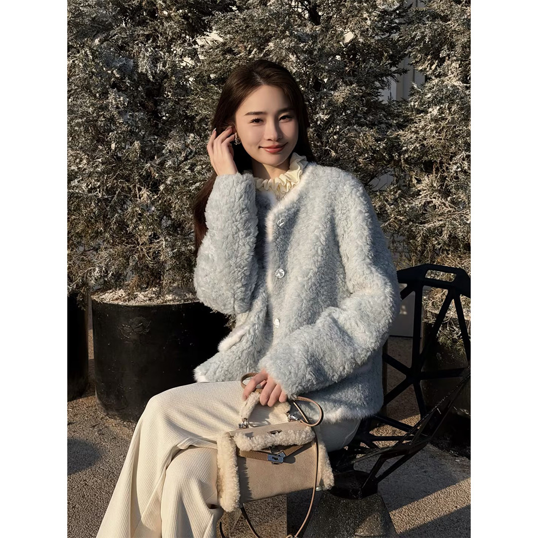 邱莹莹 “冰雪精灵”绵羊毛100%+水貂毛皮撞色皮草