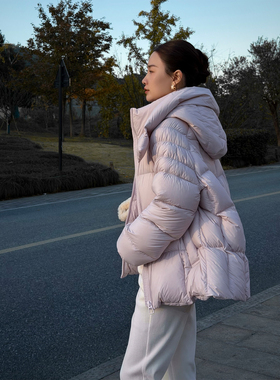 邱莹莹 HELA AOMI “糖果鹅绒”90白鹅绒廓形宽松舒适连帽羽绒服