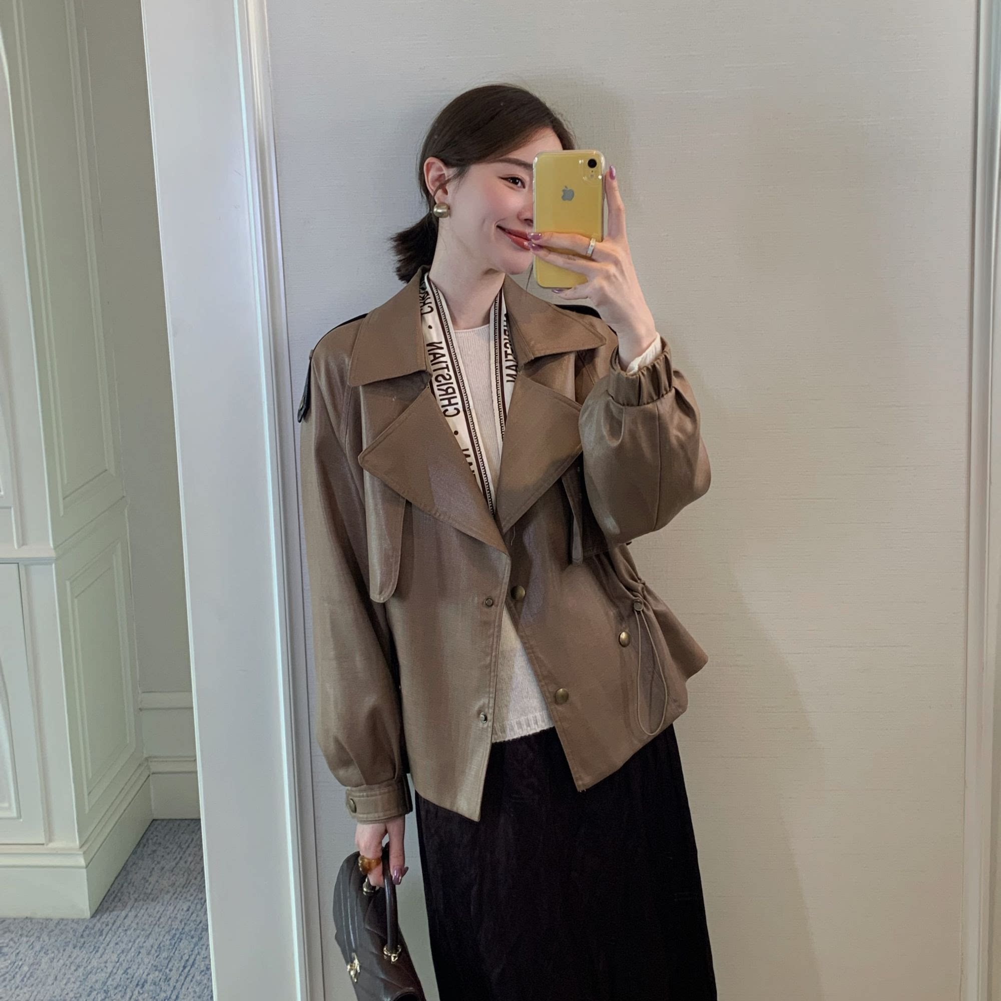 邱莹莹雾感莱赛尔醋酸短外套女