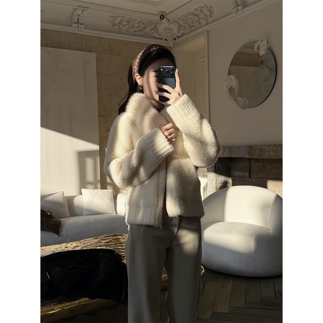 邱莹莹 HELA AOMI &ldquo;白梅雪鹿&rdquo;绵羊毛100%+狐狸毛皮大口袋皮草