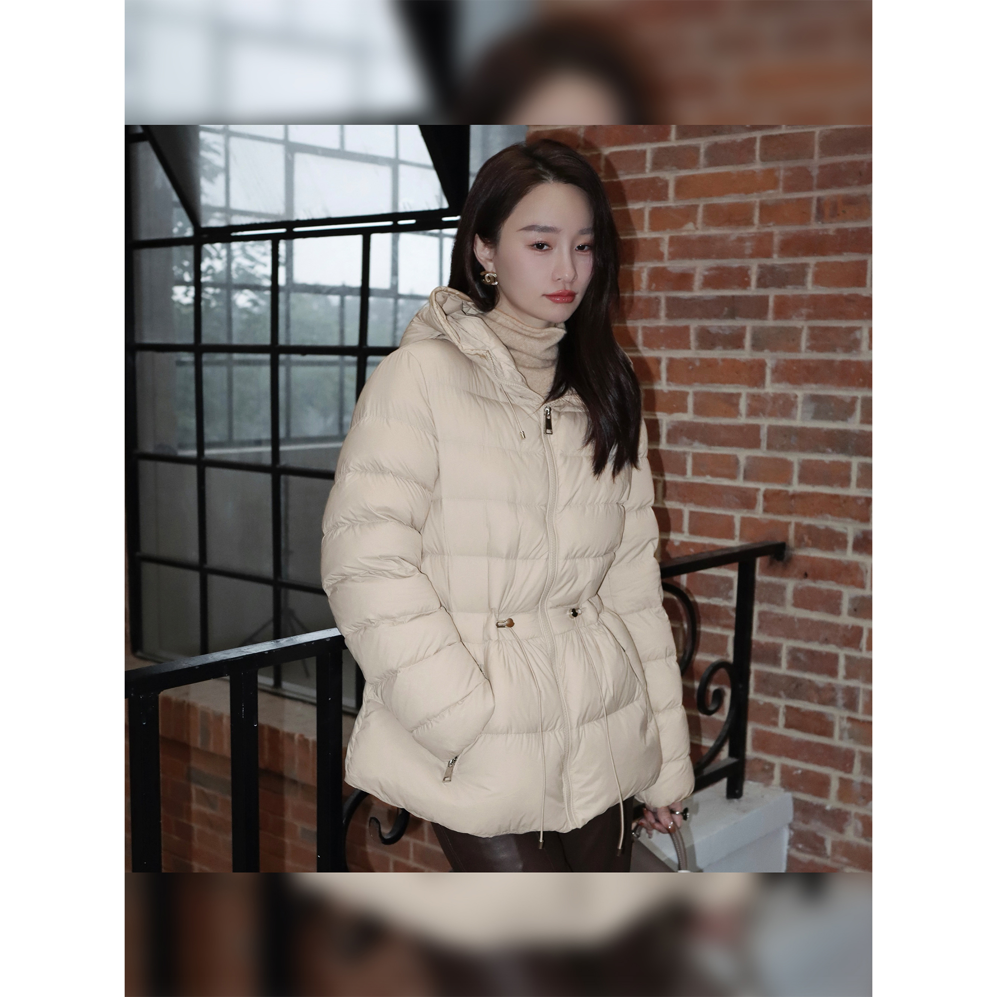邱莹莹 HELA AOMI “蒙家.收腰羽绒”90白鸭绒连帽短款羽绒服