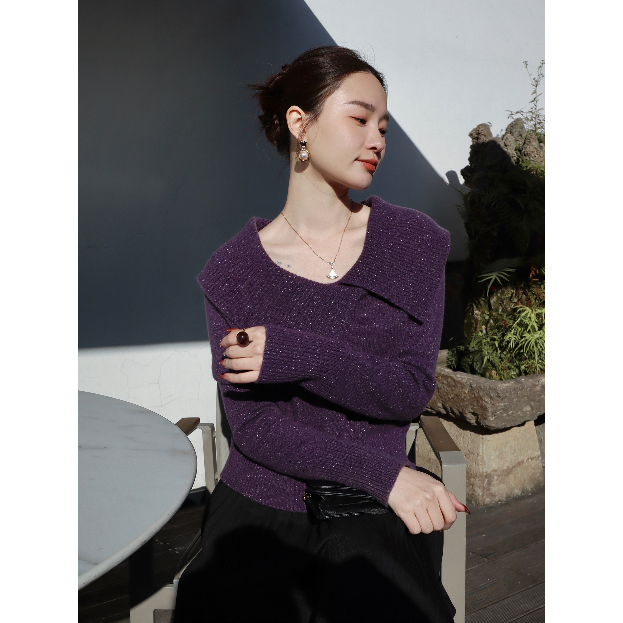 邱莹莹 HELA AOMI “星空紫”绵羊毛100%不规则翻领长袖针织衫