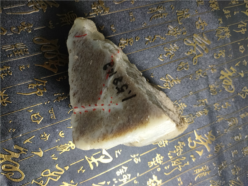 新疆和田玉原石毛料边角料且末糖料1.58公斤雕刻吊坠挂件珠子玉料