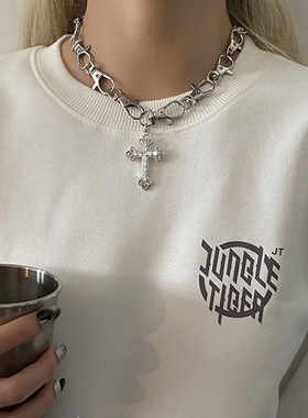 轻奢金属链条十字架吊坠项链女锁骨链小众高级感爆款港风配饰个性