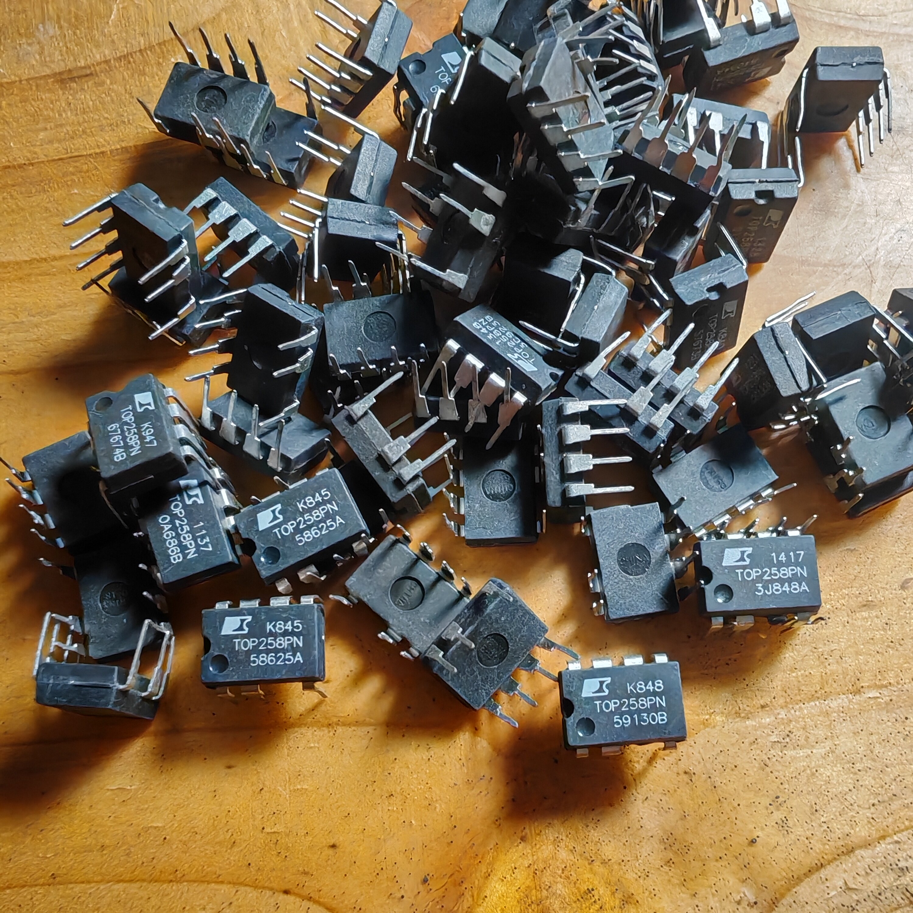 TOP258PN 离线式开关电源芯片 原厂原字二手拆机件测试合格