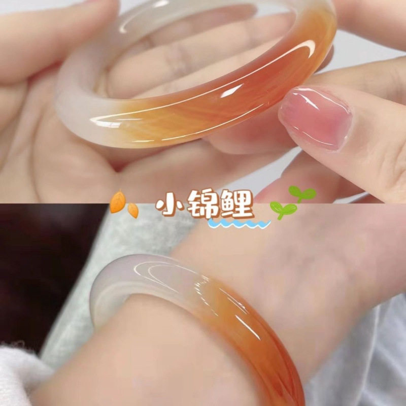 天然玛瑙冰种落日余辉橙色玉髓手镯少女年轻款圆扁条仙女小锦鲤镯