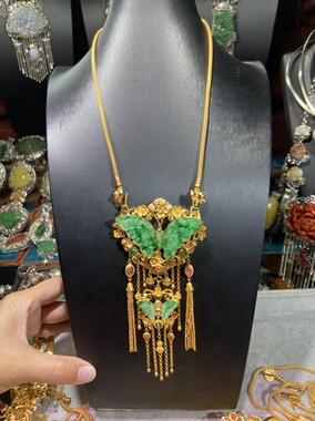 一套鎏金吊坠搭配项链